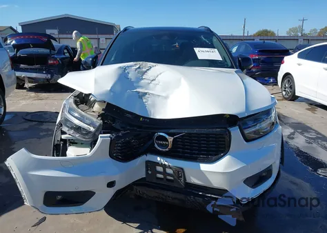 2020 Volvo Xc40 T4 R-Design из США, поврежденный, VIN YV4AC2HMXL2345850